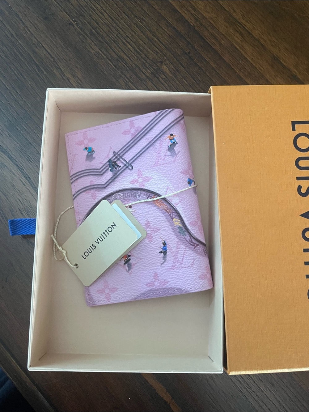 Louis Vuitton Pink Monogram Skateboard passport cover - Picture 6 of 9